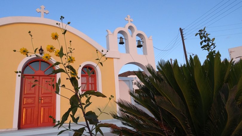 Eglise jaune Finikia Santorin